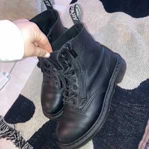 1460 Dr. Marten’s Pascal Womens Leather Zipper Lace Up Boots